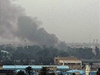 Stoupající dým nad Bagdádem. Ve mst dolo k explozím, pi kterých umírali lidé a desítky dalích byly zranny. 
